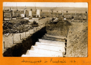 Massengrab in Frankreich während des Ersten Weltkriegs 1917 zeigt die Gräber gefallener Soldaten und die schrecklichen Folgen des Krieges