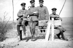 Soldaten der Kaiserlichen Armee während des Ersten Weltkriegs bei einer Pause im Feld