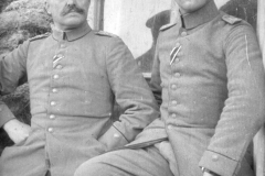 Soldaten des Ersten Weltkriegs posieren in einer Feldunterkunft während der 1910er Jahre