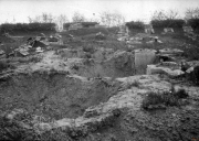 Grabenschäden und Zerstörung nach dem Ersten Weltkrieg in einem Schlachtfeld in Europa