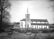 Die zerstörte Kirche nach dem Ersten Weltkrieg in einem französischen Dorf