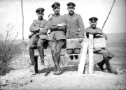 Soldaten der Kaiserlichen Armee während des Ersten Weltkriegs bei einer Pause im Feld