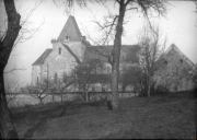 Kriegseinwirkungen auf eine Kirche während des Ersten Weltkriegs in der ländlichen Umgebung