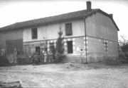 Historische Fotografien von militärischen und zivilen Szenen während des Ersten Weltkriegs