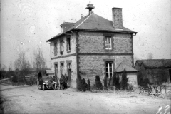 Historisches Gebäude in einem Dorf während des Ersten Weltkriegs