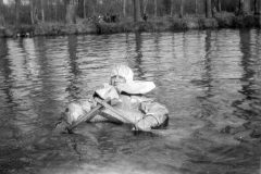 Soldat im Wasser während des Ersten Weltkriegs, Rouvroy und Ardenie