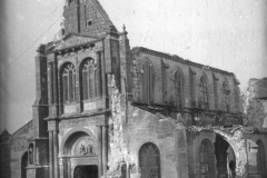 Zerstörte Kirche aus dem Ersten Weltkrieg in Europa, eindrucksvolle Ruine und Zeugnis der Zerstörung