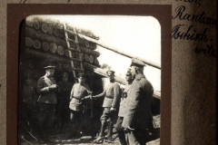 Militärangehörige der Deutschen Armee im Ersten Weltkrieg vor