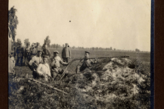 Soldaten im Ersten Weltkrieg im Stellungskrieg auf offenem Feld