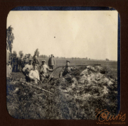 Soldaten im Ersten Weltkrieg im Stellungskrieg auf offenem Feld
