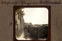 Blick auf den Schützengraben aus dem Ersten Weltkrieg in Boljtikowitschi, 1917