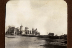 Minskowitschi während des Ersten Weltkriegs mit Blick auf die Kirche und Umgebung