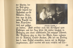 Familienfoto eines Soldaten mit Angehörigen während des Ersten