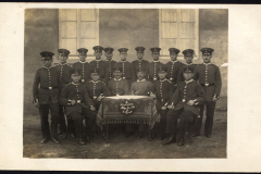 Heeresunteroffiziere in Uniform