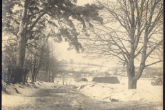 Winterlandschaft bei einer Flussuferstra?e