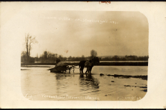 Historischer Fotografie von Wasserwerfen
