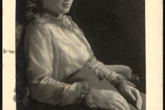Historische Frau in einem alten Fotosatz
