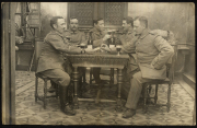 Soldaten bei einem Treffen