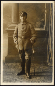 Soldat mit Ehrenzeichen