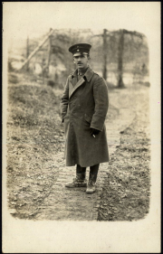 Soldat in Uniform während Erster Weltkrieg