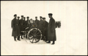 Soldaten mit Wagen im Schnee