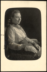 Historische Frau in einem alten Fotosatz