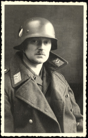 Soldat in Uniform