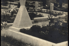 Grabmal im Friedhof