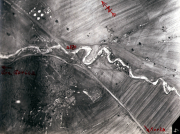 Luftaufklärungsbilder der Westfront bei Stabia zeigen strategische Landschaftsmerkmale und Flussverläufe