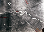 Luftaufklärungsbilder der Westfront bei Stabia zeigen strategische Landschaftsmerkmale und Flussverläufe