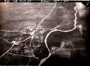 Luftaufklärungsaufnahme der Westfront in Dobromir, 1973, zeigt strategische Gelände- und Verkehrsanalysen