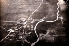 Luftaufklärungsaufnahme der Westfront in Dobromir, 1973, zeigt strategische Gelände- und Verkehrsanalysen