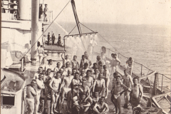 Badende Matrosen auf dem Deck der SMS Markgraf während der Markgrafzeit im Ersten Weltkrieg