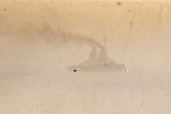 Kriegsschiff im Nebel aus dem Marinealbum SMS Markgraf