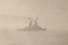 Verschwommene Aufnahme eines deutschen Schlachtschiffs aus dem Marinealbum SMS Markgraf