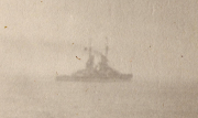 Verschwommene Aufnahme eines deutschen Schlachtschiffs aus dem Marinealbum SMS Markgraf