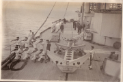 Besatzung der SMS Markgraf bei Übungen auf dem Achterdeck des Schlachtschiffs