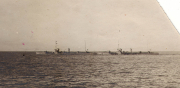 Historisches Kriegsschiff auf dem Wasser während eines ruhigen Tages in der Nordsee