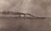 Historisches Kriegsschiff der Heer auf See während eines Marine-Einsatzes im frühen 20. Jahrhundert