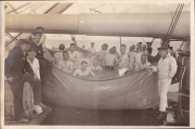 Matrosen der Heer im Hafen verbringen entspannte Stunden im Jahr 1910
