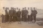 Offiziere der Marine auf einem Schiff in einer historischen Aufnahme vor dem zwanzigsten Jahrhundert