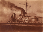 Kriegschiff Heer im Einsatz während des frühen 20. Jahrhunderts, unter vollem Dampfdruck