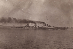 Historisches Kriegsschiff der Heer auf See während eines Marine-Einsatzes im frühen 20. Jahrhundert