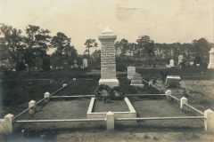 Grabstätte des kaiserlichen Oberleutnants Fritz Starcke auf einem Friedhof