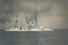 Kaiserliches Schlachtschiff auf See vor 1910
