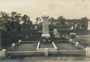 Grabstätte des kaiserlichen Oberleutnants Fritz Starcke auf einem Friedhof
