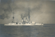 Kaiserliches Schlachtschiff auf See vor 1910