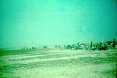 Russische Steppenlandschaft mit Straße und Ortschaft