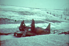 Wrack eines Flugzeugs in Schneelandschaft, Russland