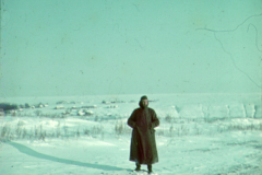 Person in Winterlandschaft, Russland